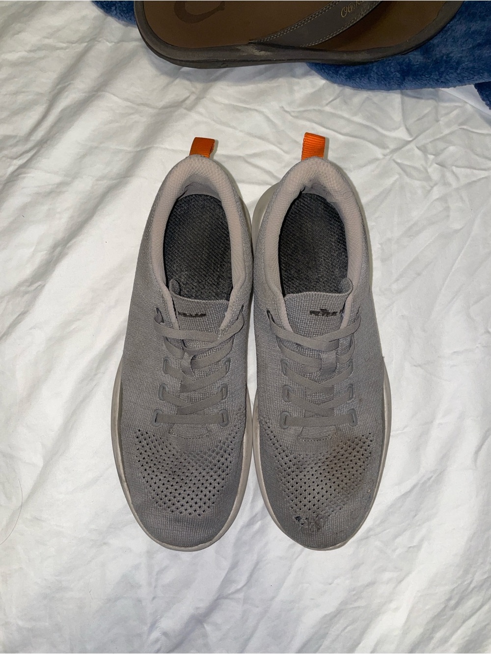 Peter Millar light gray sneakers